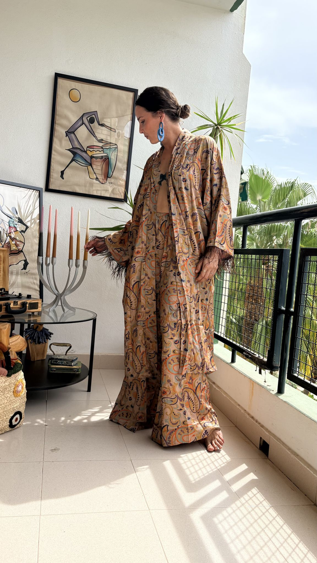 Conjunto Kimono Oriental con Plumas