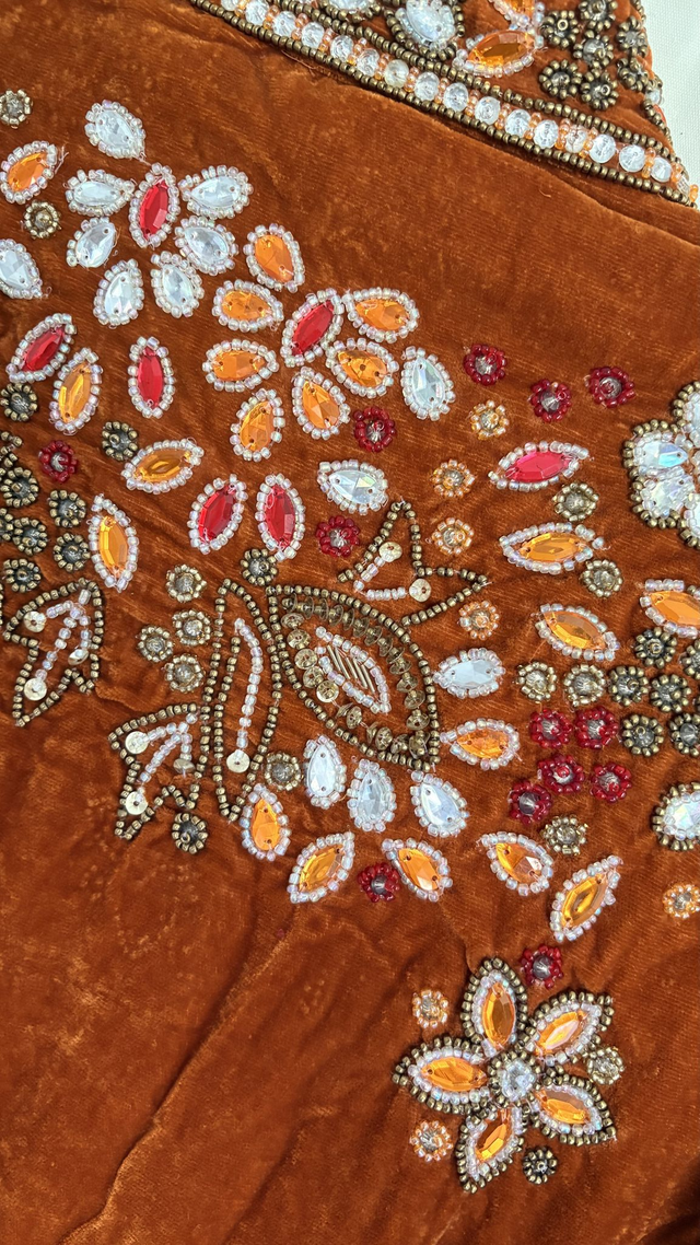 Chaqueta de Terciopelo Caldera Bordada en Pedrería