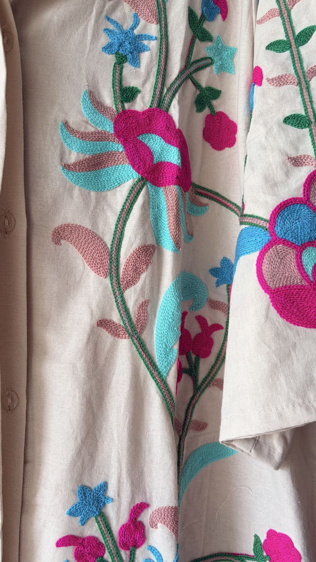 Vestido camisero bordado Poros
