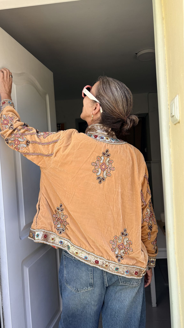 Chaqueta de Terciopelo Bordada en Pedrería Marina