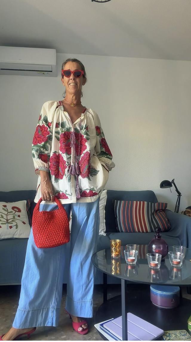 Camisa Blanca  Bordada de Algodón con Bolsillos- Flores Bordadas
