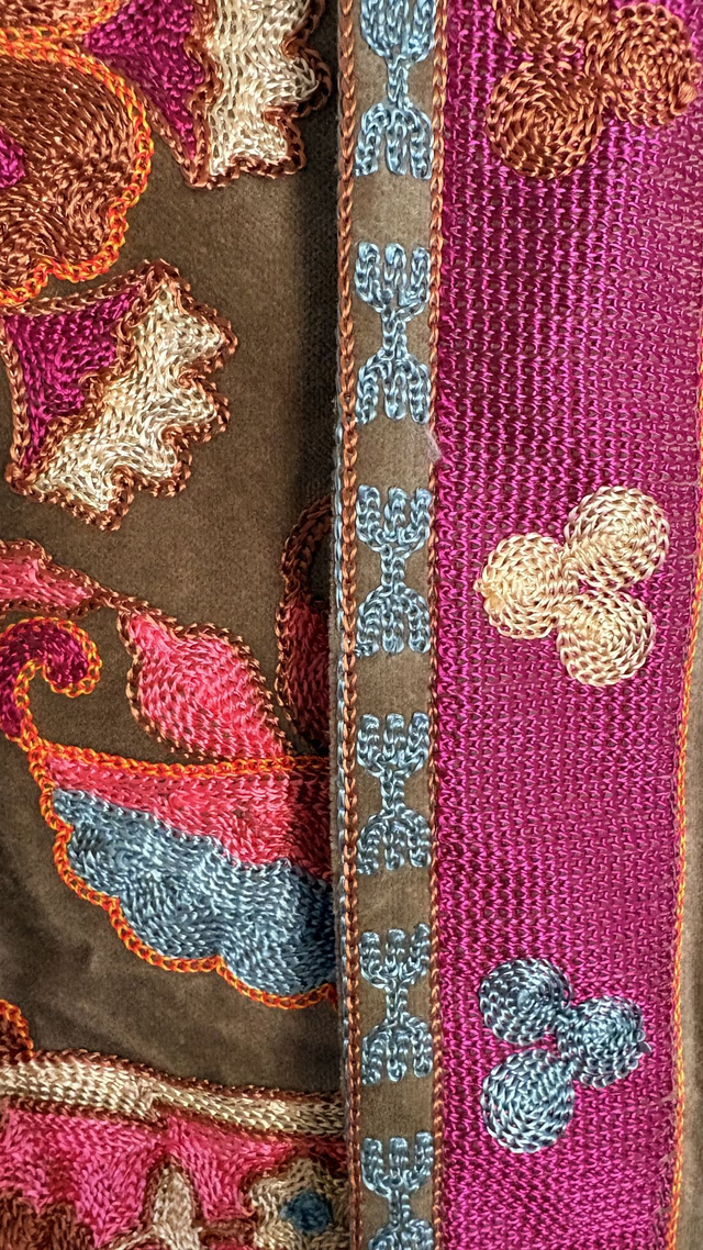 Chaqueta de Terciopelo Bordada en Hilo de Seda