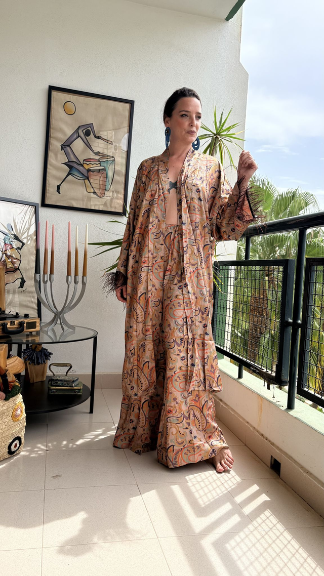Conjunto Kimono Oriental con Plumas