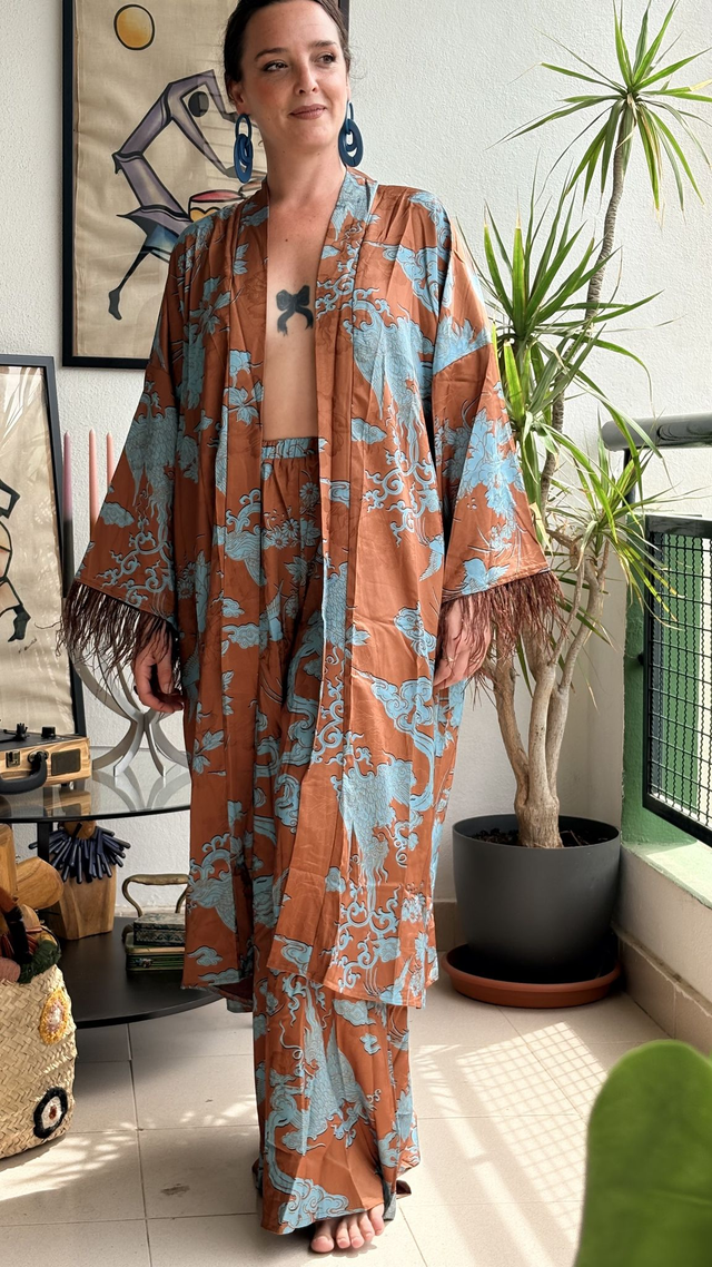 Conjunto Kimono Oriental con Plumas